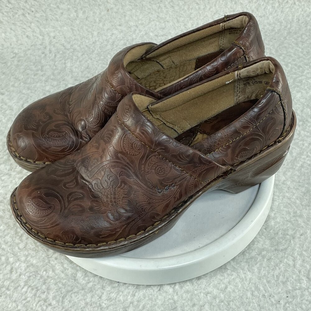 BOC Born C45789 Peggy Embossed Clogs Shoes Brown Womens Size 7